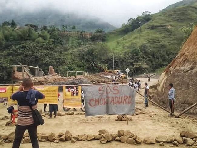 La comunidad afirmó que continuarán impidiendo los trabajos en la zona de construcción hasta que sea atendido su pliego de peticiones. Crédito: Red de Apoyo Cauca.