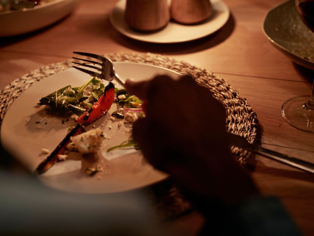 Mitos y verdades de la alimentación en la noche y su impacto en el sueño