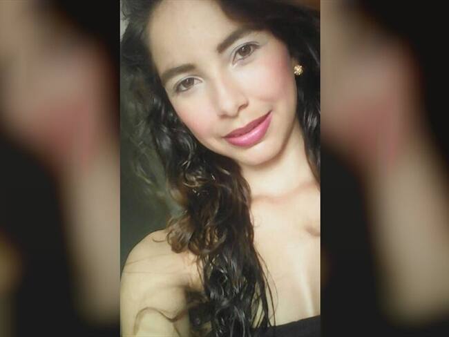 Una joven, identificada como Kenede Vega, de 27 años de edad, fue atacada con arma blanca por su expareja. Foto: Silvana Salas (W Radio)