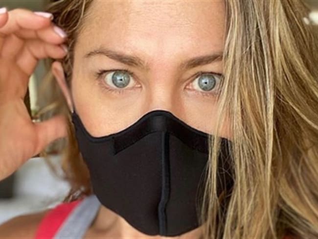 La recomendación de utilizar tapabocas está siento politizada a expensas de vidas humanas: Jennifer Aniston. Foto: Instagram: jenniferaniston