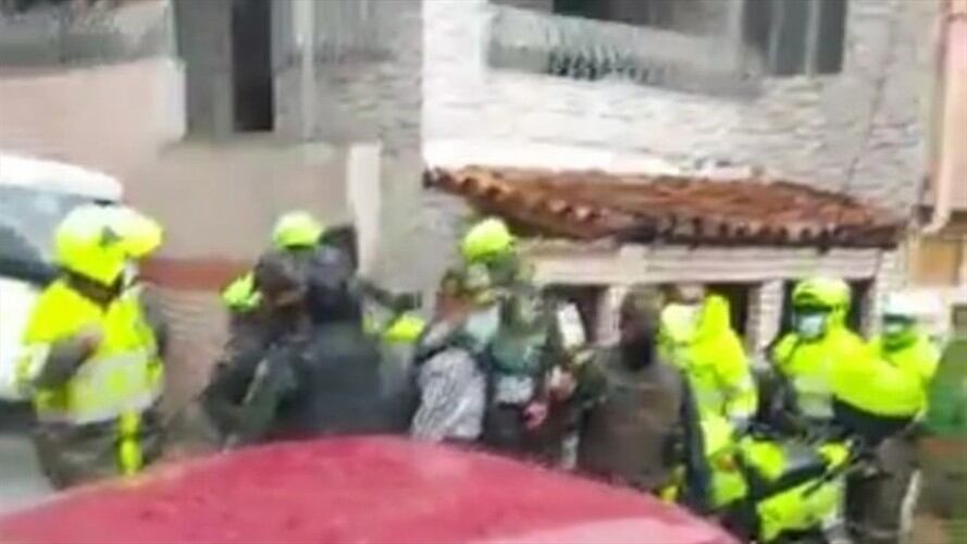 Gaula de la Policía captura a presuntos secuestradores en Bello, Antioquia. Foto: Captura de video en Twitter: @_theosorio