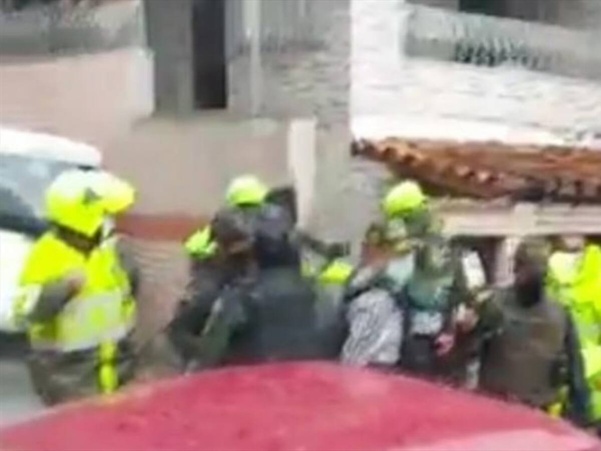 Entre lágrimas y besos despiden a presuntos secuestradores en Antioquia
