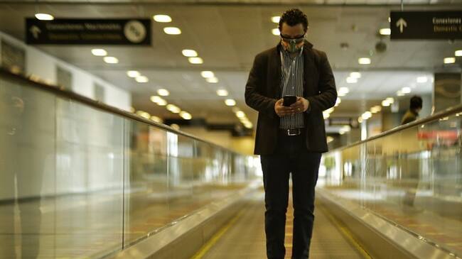 El gerente de Opaín, Andrés Ortega, dijo que han implementado nuevos procesos para evitar el contacto de los pasajeros con los funcionarios.. Foto: Colprensa