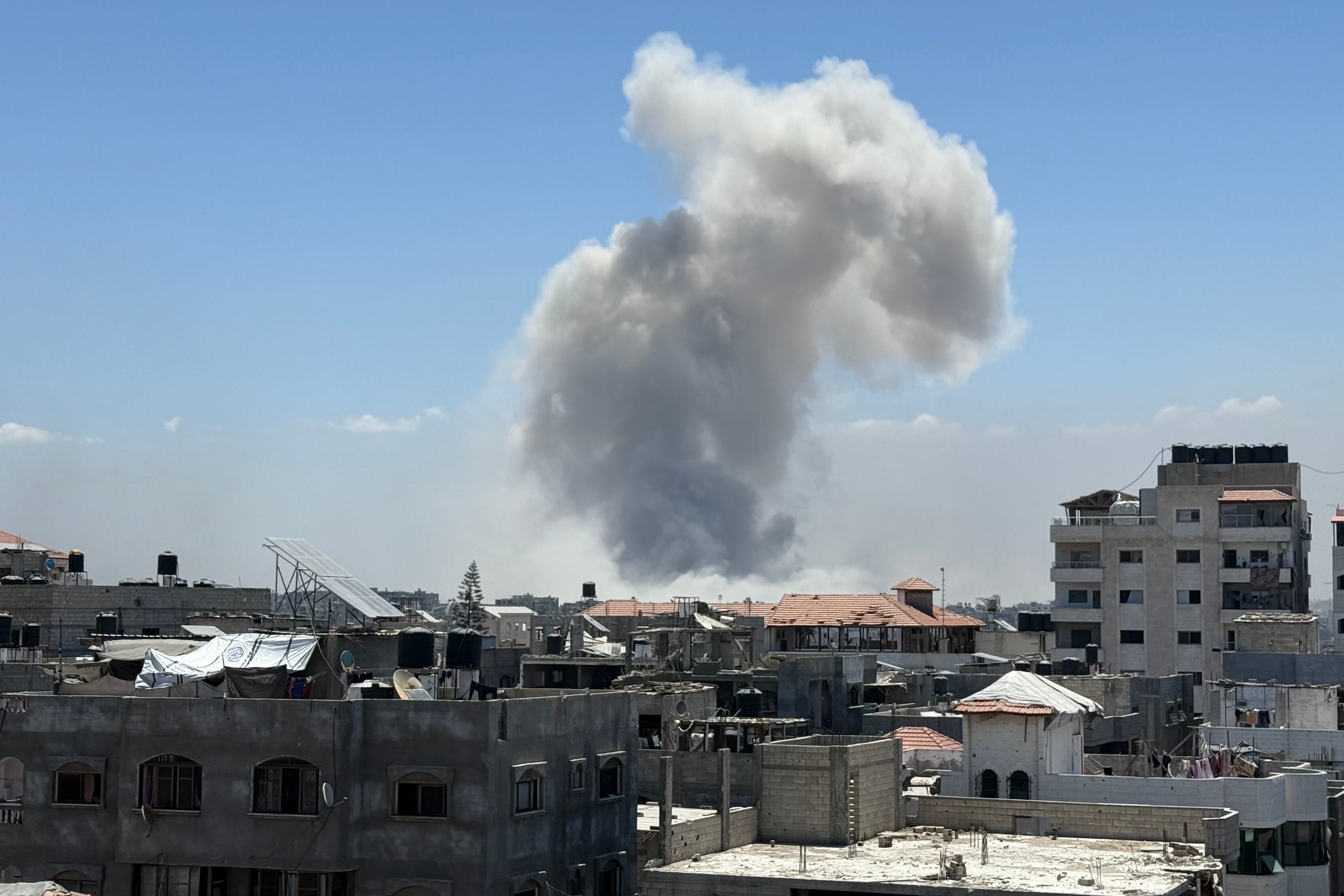 Bombardeo en la ciudad de Gaza. Foto: EFE.