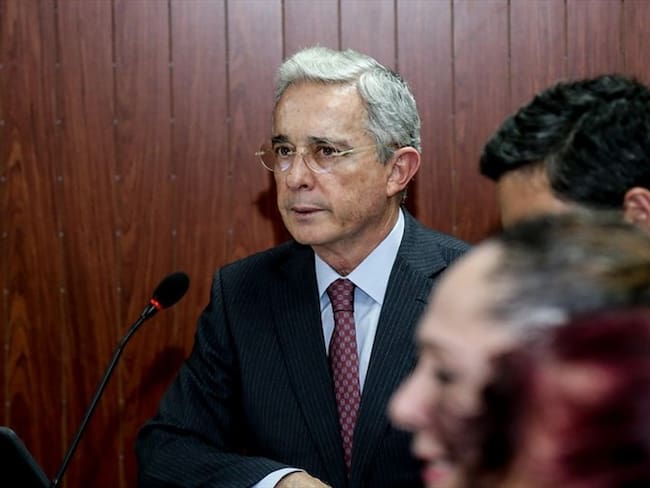 Álvaro Uribe propone no ampliar resguardos indígenas en el país. Foto: Colprensa
