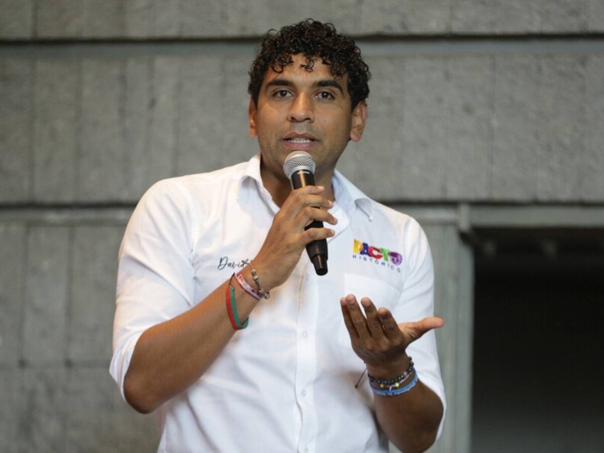 Presidente de la Cámara retira vehículos de varios funcionarios para reducir costos