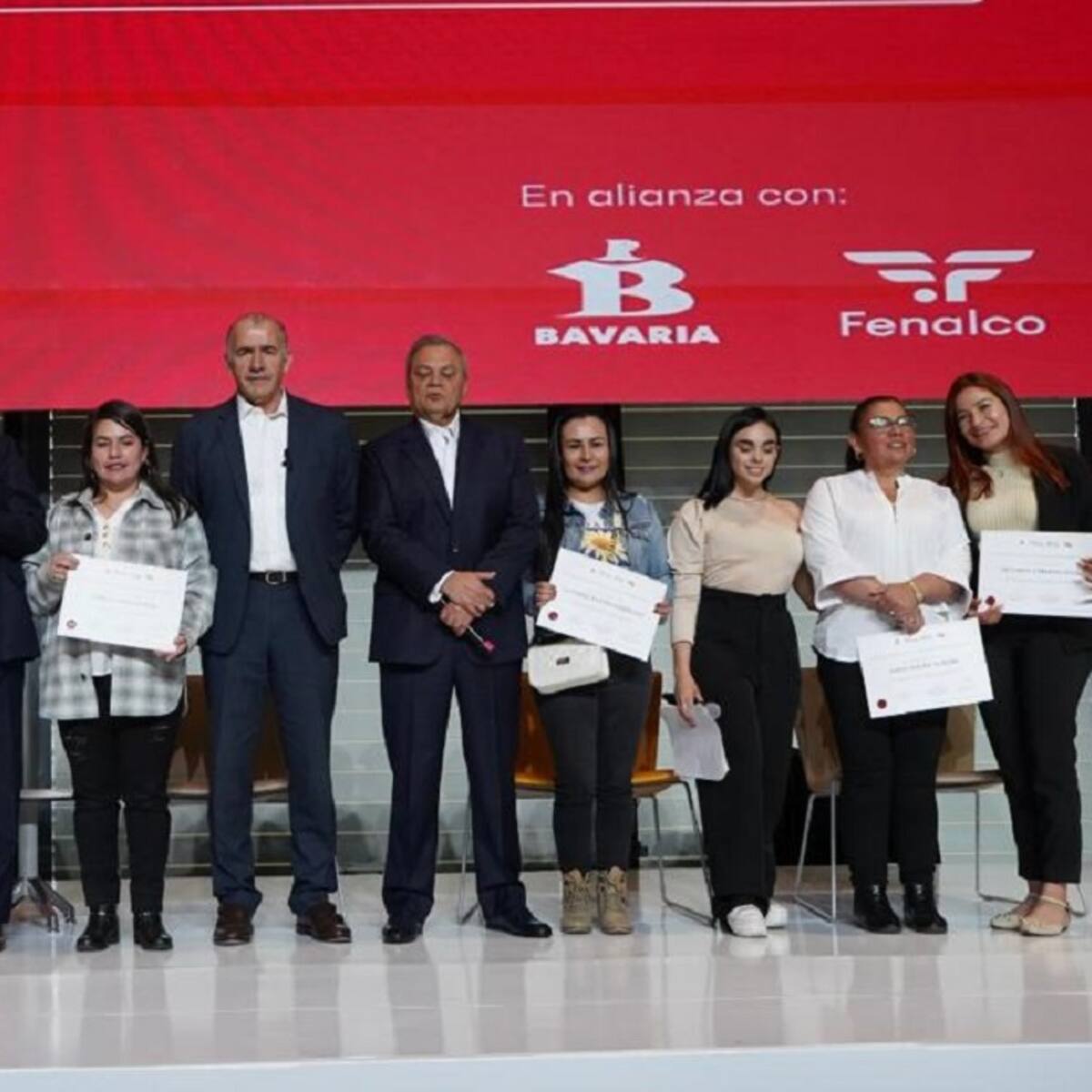 5.000 tenderos se graduaron gracias a Bavaria, Cámara de Comercio de Bogotá y Fenalco
