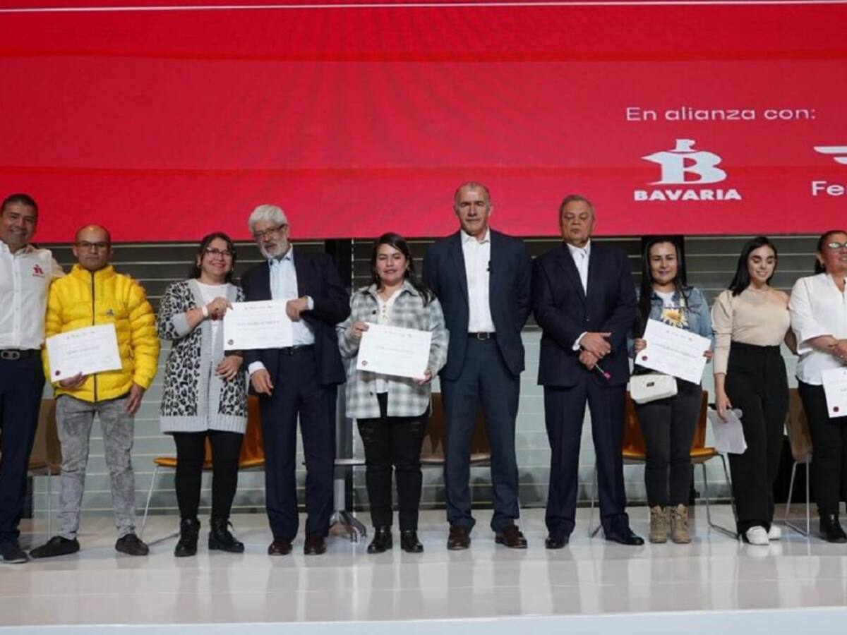 5.000 tenderos se graduaron gracias a Bavaria, Cámara de Comercio de Bogotá y Fenalco