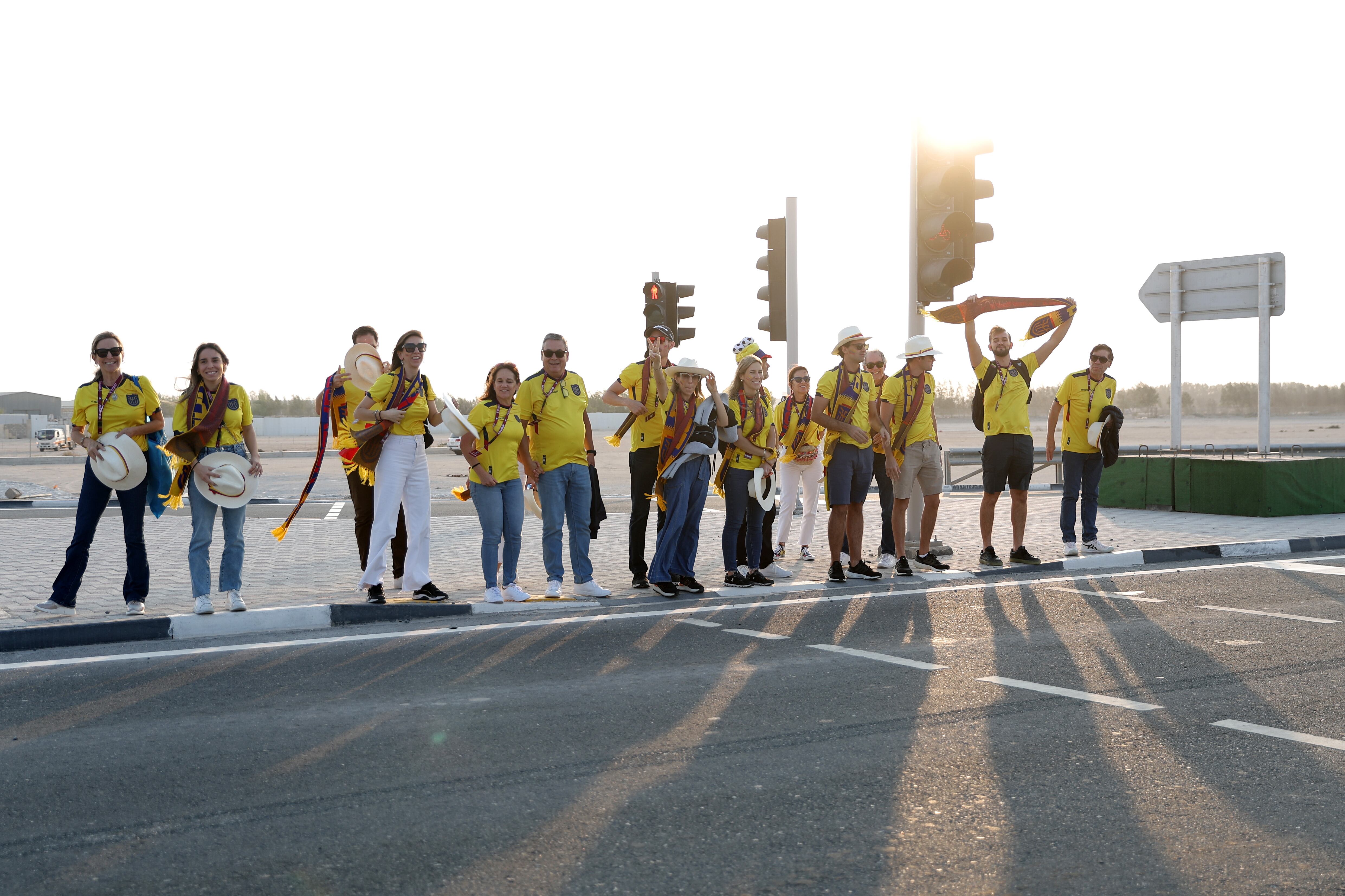 Hinchas de Ecuador en Qatar. (Photo by Julian Finney/Getty Images)