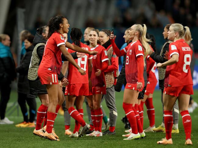 Suiza celebra clasificación a octavos de final del Mundial femenino. 30 de julio 2023. Foto: Lars Baron/Getty Images.