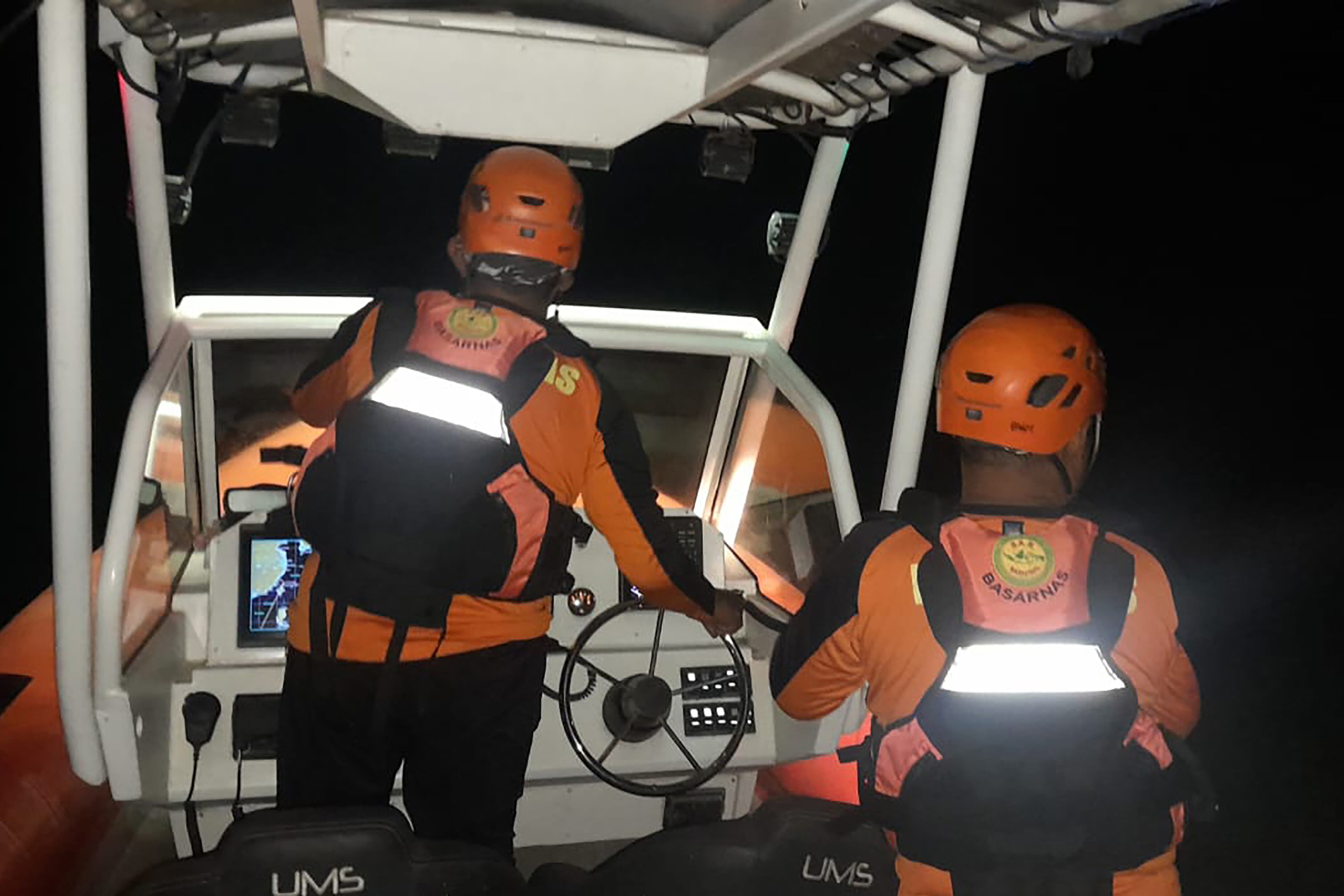 Equipos de emergencia durante la búsqueda. EFE/ Agencia Nacional para Búsqueda y Rescate.