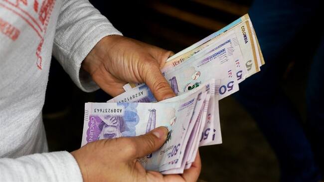 Dinero colombiano. Foto: Getty Images: Ricardo Vallejo / EyeEm