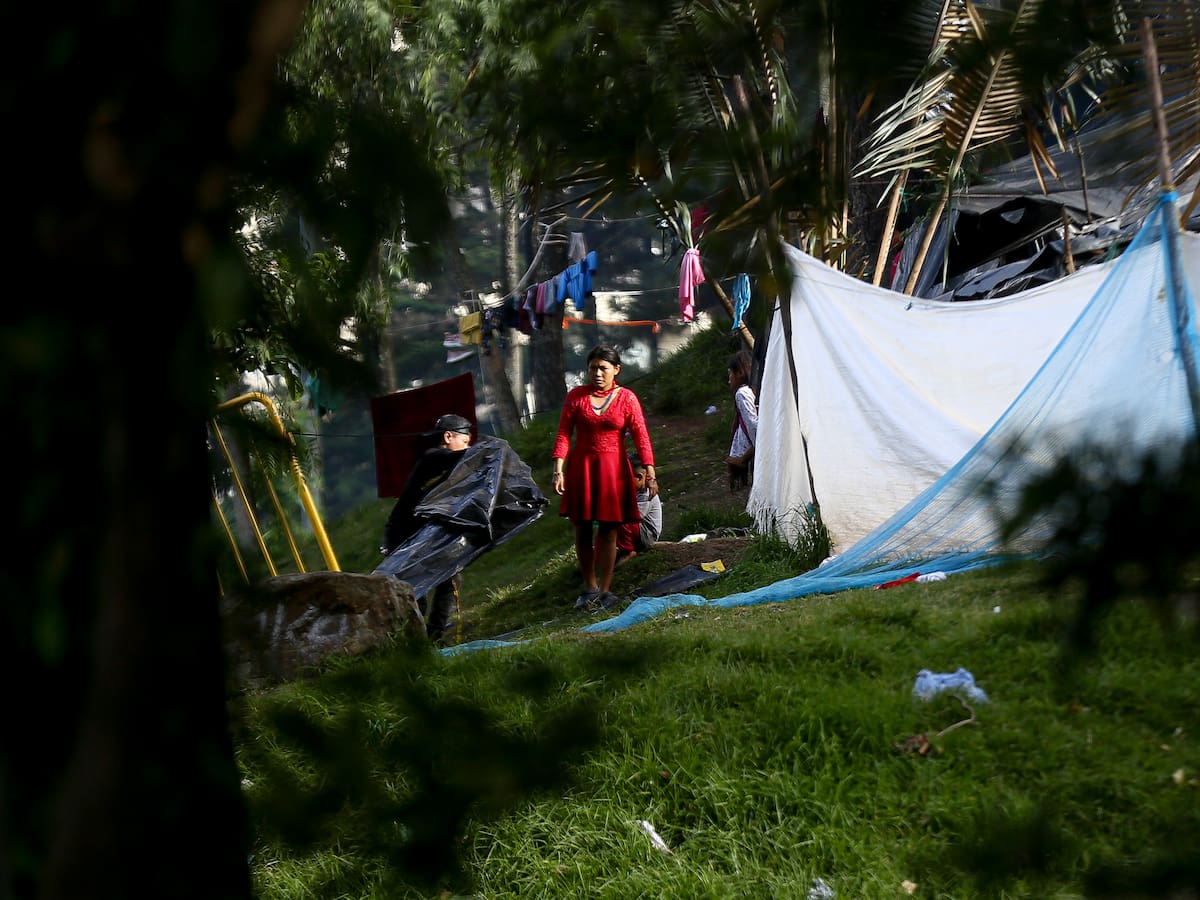 Más de 10 funcionarios de Bogotá resultaron lesionados en medio del retorno de indígenas emberá