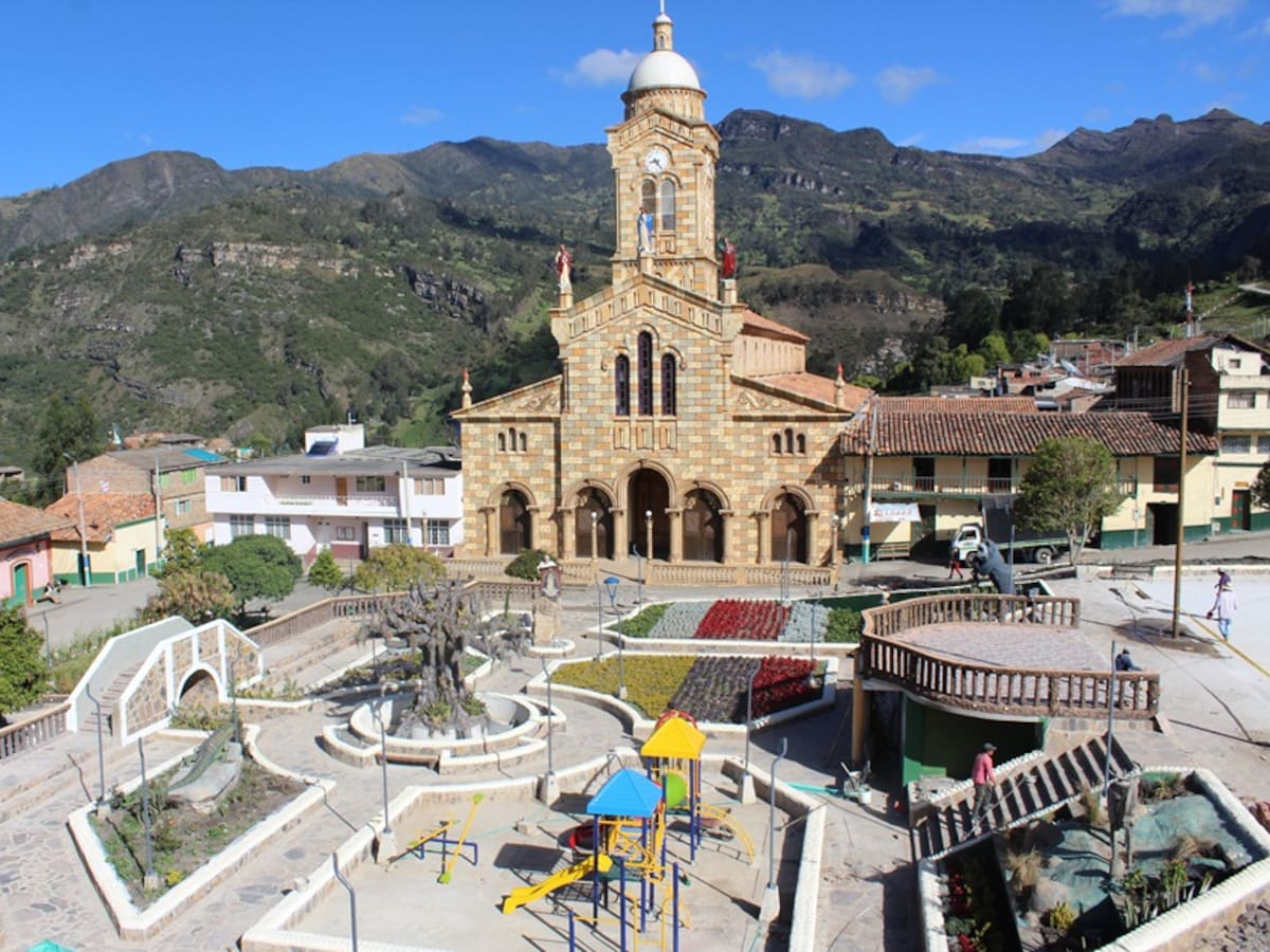 Una mujer y su hijo fueron encontrados sin vida en un precipicio en Boyacá