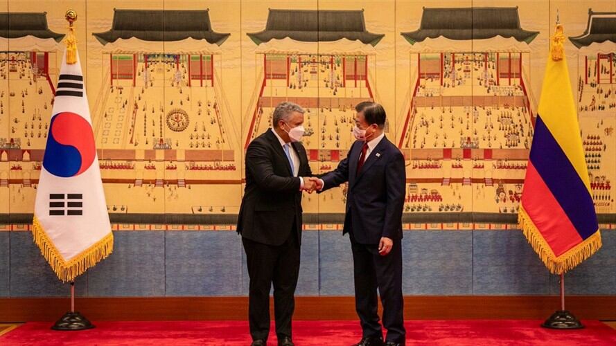 Gobierno colombiano firma acuerdos de entendimiento con Corea del Sur. Foto: Twitter Presidencia de la República