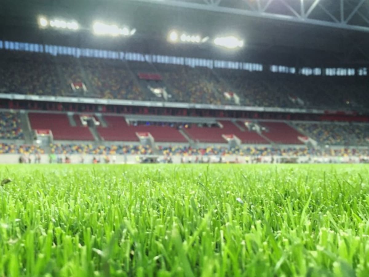 Arquitecto da detalles del primer estadio desmontable del mundo