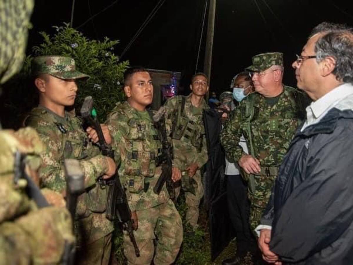 “No nos vamos a doblegar”: comandante de FF.MM. tras asesinato de seis uniformados