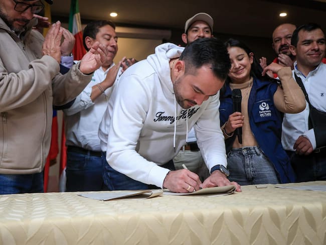 El ministro Edwin Palma concertó el acuerdo con los mineros el pasado 7 de agosto. Foto | Gobernación de Boyacá