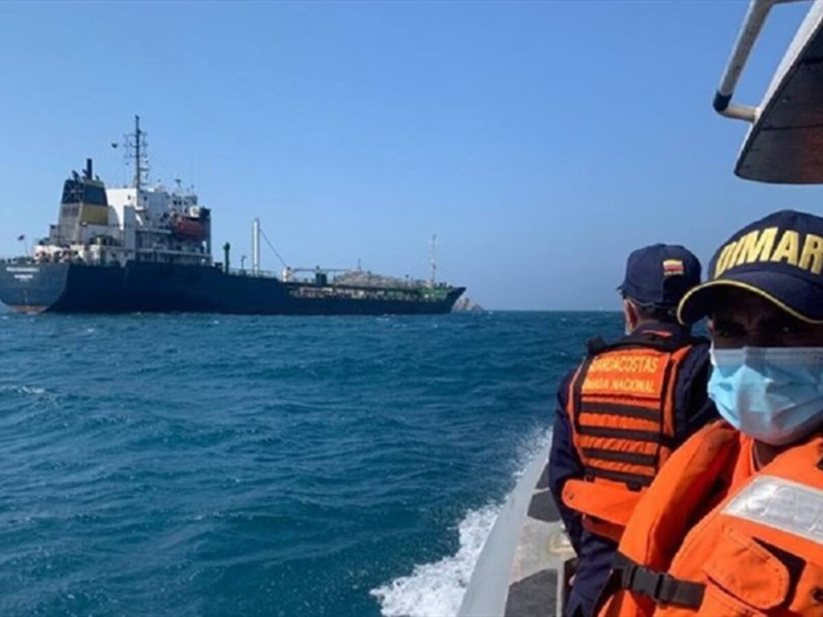 Buque anclado en Santa Marta perdió 473 toneladas del combustible que transportaba