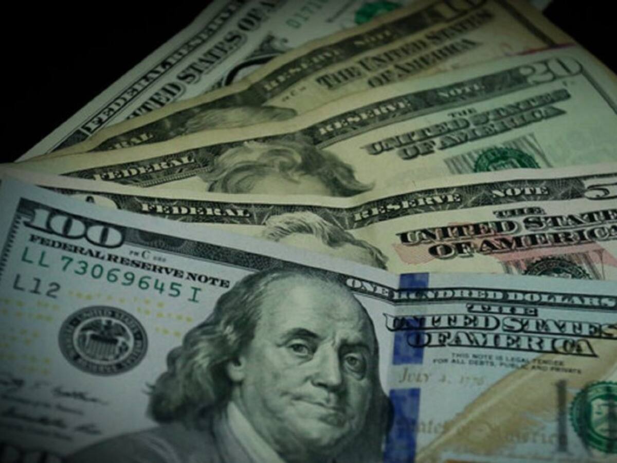 Dólar sigue al alza y cerró a $4.966, ¿por qué?