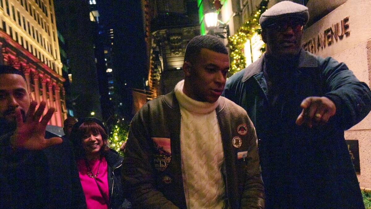 Video: así fue como Mbappé y Hakimi, del PSG, se “camuflaron” en Nueva York