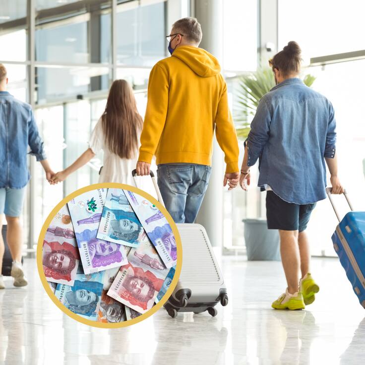 Personas caminando con equipaje en un aeropuerto. En el círculo, billetes colombianos (GettyImages)