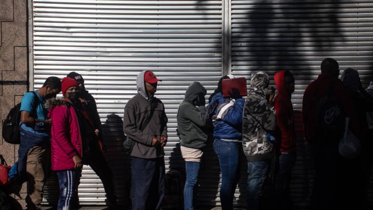 Informalidad de migrantes venezolanos aumenta por falta de regulación: AmCham Colombia