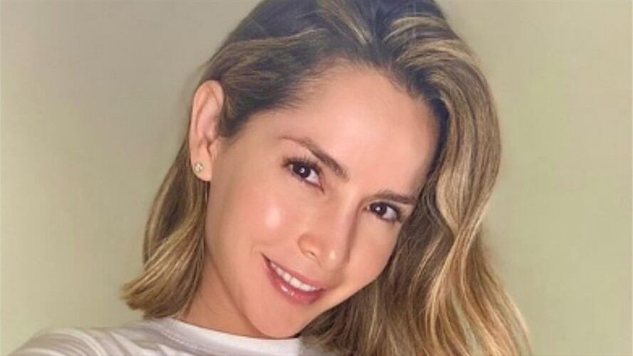 Carmen Villalobos compartió fotos en bikini. Foto: Instagram: @cvillaloboss