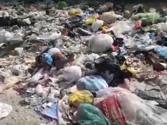 Barrio Ciudadela de Paz en Barranquilla está sin alcantarillado y ahogado en basuras. Foto suministrada