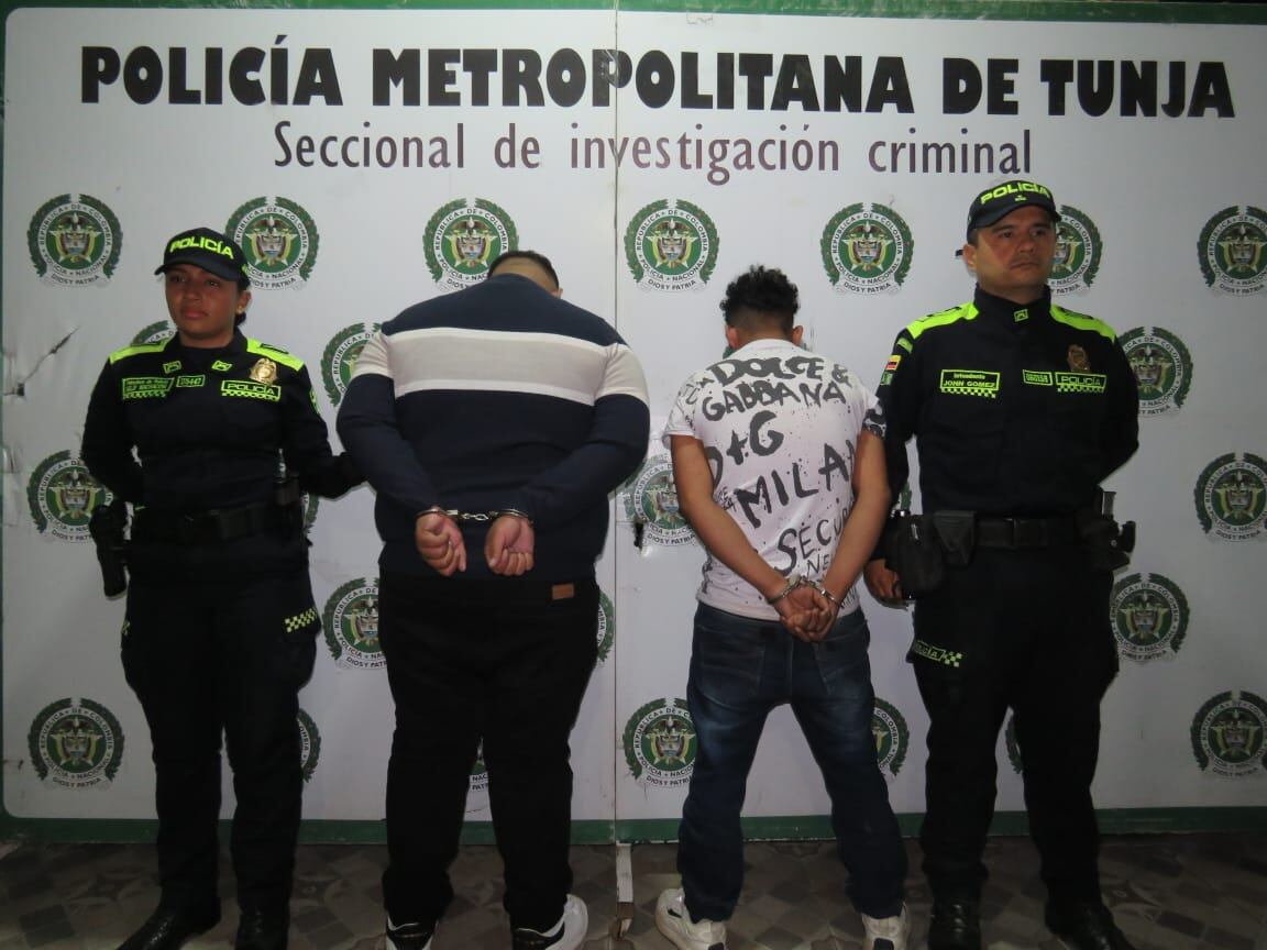 Alias "Leo" y alias "Royman" fueron capturados en Duitama, Boyacá, y son sindicados del asesinato de un hombre oriundo de Zipaquirá el pasado 17 de agosto / Foto: Policía Metropolitana de Tunja.