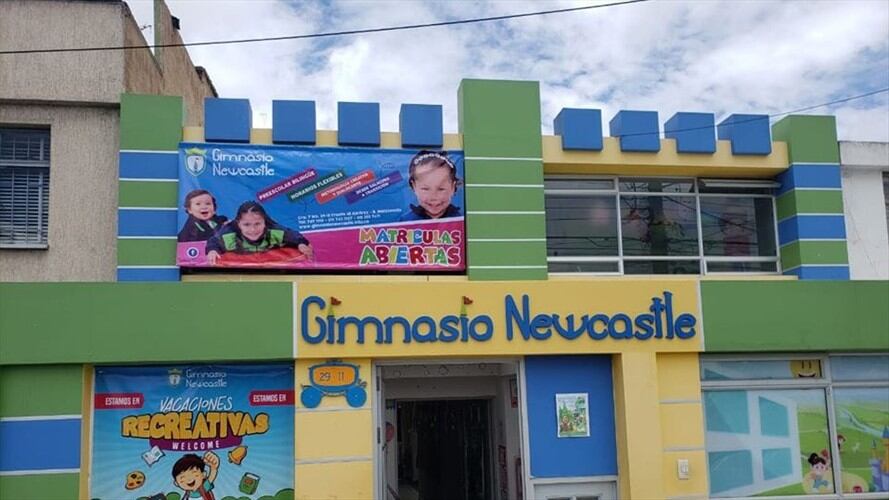 Deserciones de estudiantes y de docentes, deudas de servicios públicos y arriendos tienen a las directivas de los colegios desesperados.. Foto: La W