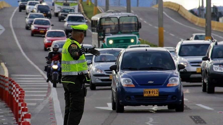 Este beneficio no aplicará para multas impuestas por conducir bajo efectos del alcohol u otras sustancias psicoactivas. Foto: Colprensa / RAÚL PALACIOS