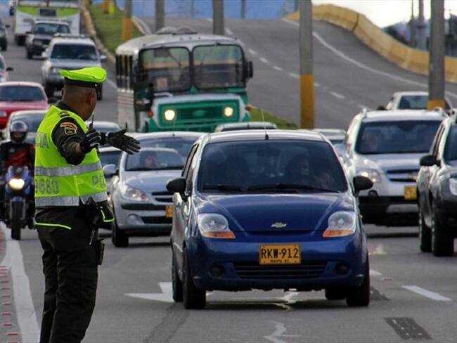 Este beneficio no aplicará para multas impuestas por conducir bajo efectos del alcohol u otras sustancias psicoactivas. Foto: Colprensa / RAÚL PALACIOS