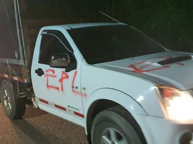 Integrantes del Epl marcan con insignias varios vehículos en Norte de Santander. Foto: Colprensa