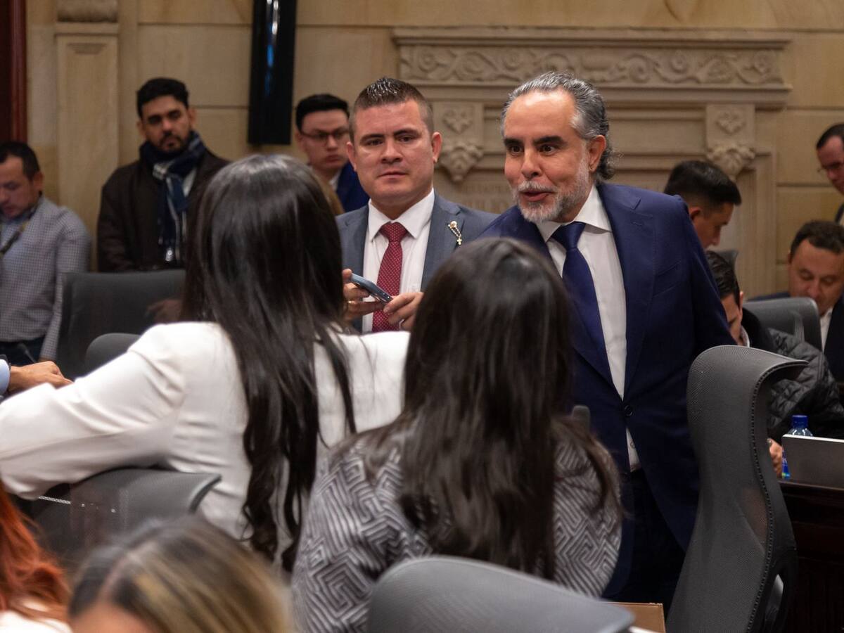 Al Oído: La esperanza del “cambio” resultó ser Benedetti rodeado de las feministas del Pacto