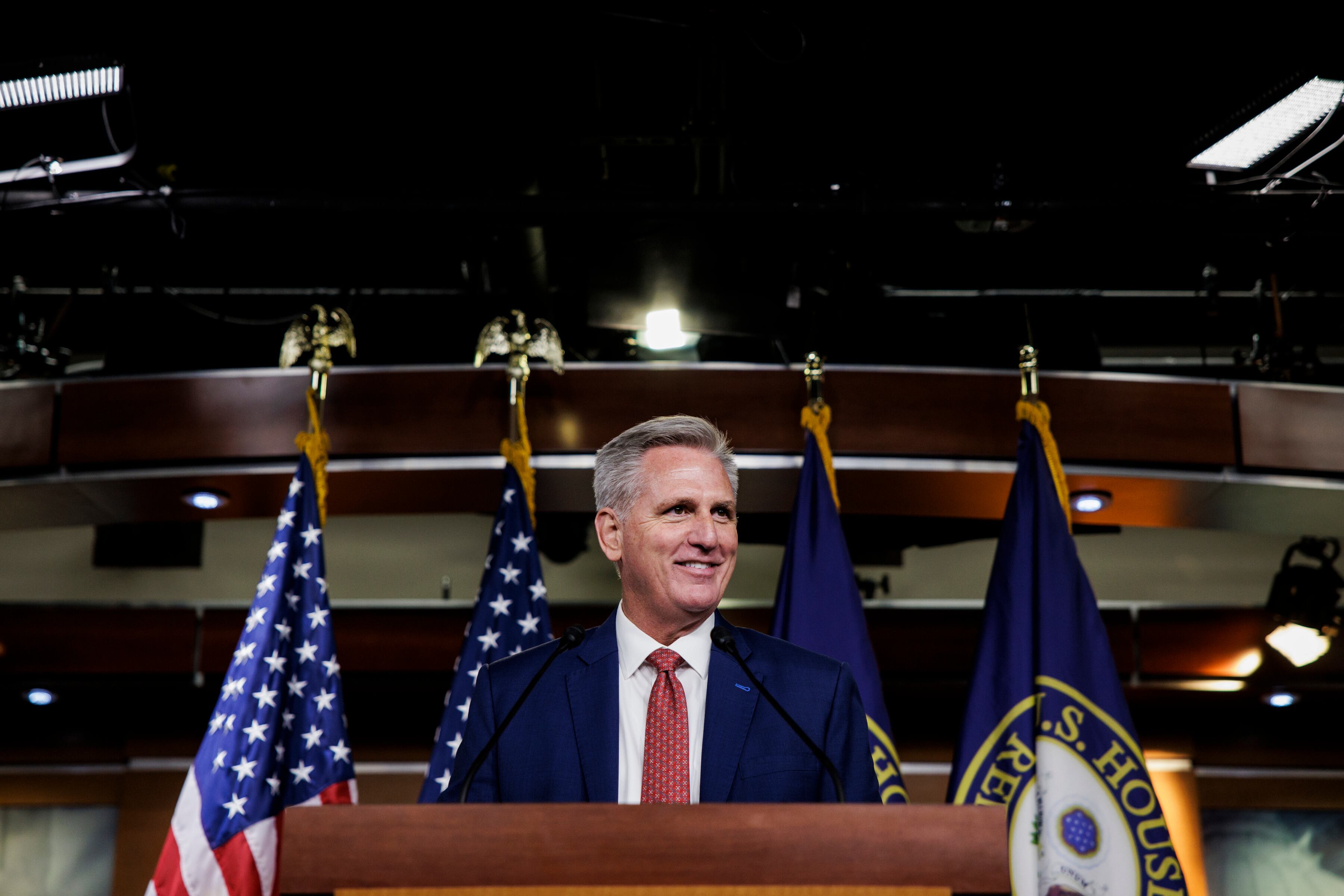 Kevin McCarthy celebra su conferencia de prensa semanal en el Centro de Visitantes del Capitolio en el edificio del Capitolio de EE. UU. el 28 de octubre de 2021. Foto de Samuel Corum/Getty Images.