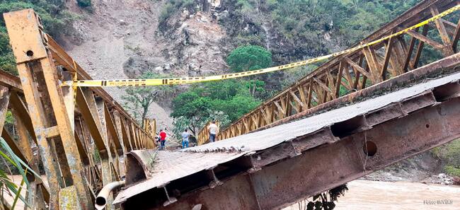 Puente caído en Tolima por derrumbes. Foto: Invías