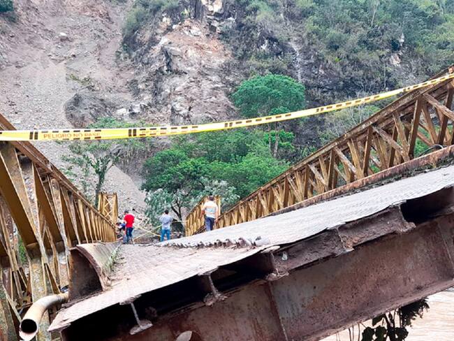 Puente caído en Tolima por derrumbes. Foto: Invías
