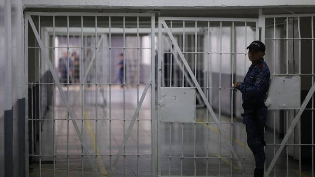 Registran en Bogotá fuga masiva de presos en estación de Policía. Foto: Colprensa