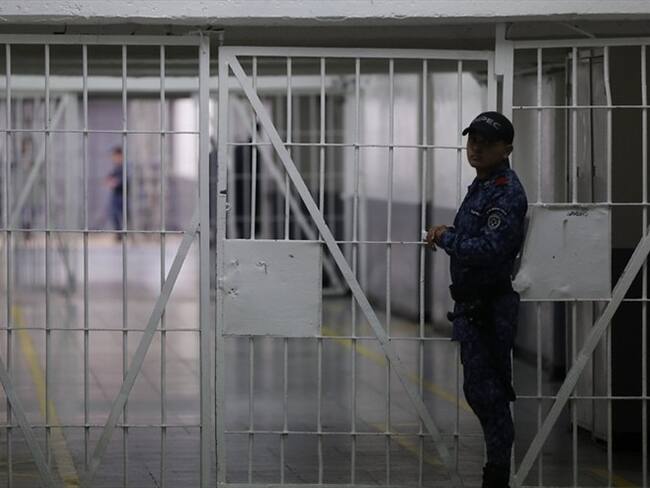 Registran en Bogotá fuga masiva de presos en estación de Policía. Foto: Colprensa