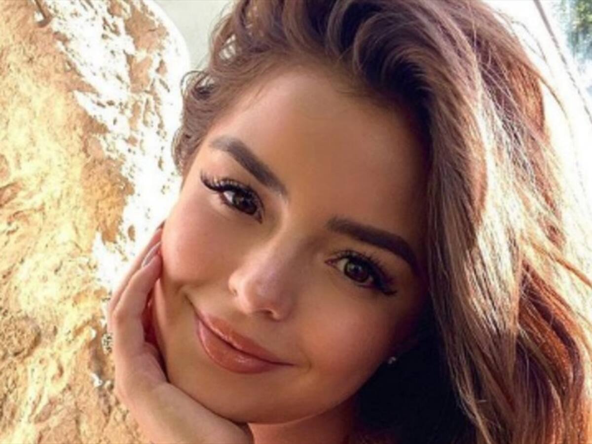 Demi Rose le subió la temperatura a las redes con video en traje de baño frente al espejo