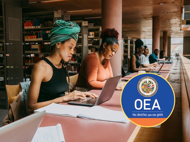 Mujeres estudiando en una biblioteca universitaria. En el círculo, el logo de la OEA (Fotos vía GettyImages y redes sociales)