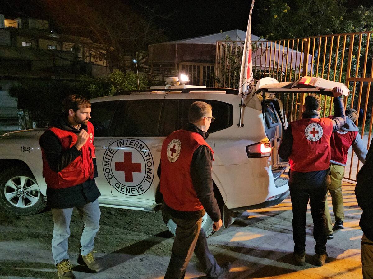 Hamás calificó de “crimen de guerra” ataque a voluntarios de Cruz Roja que da por muertos