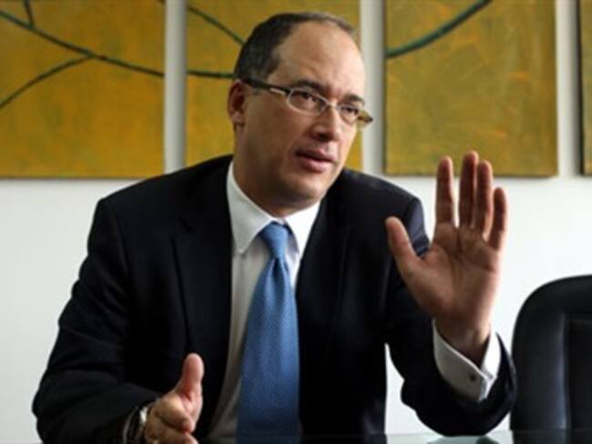 'Pese a la crisis, tasas de cambio y de interés en Colombia están bien': Minhacienda