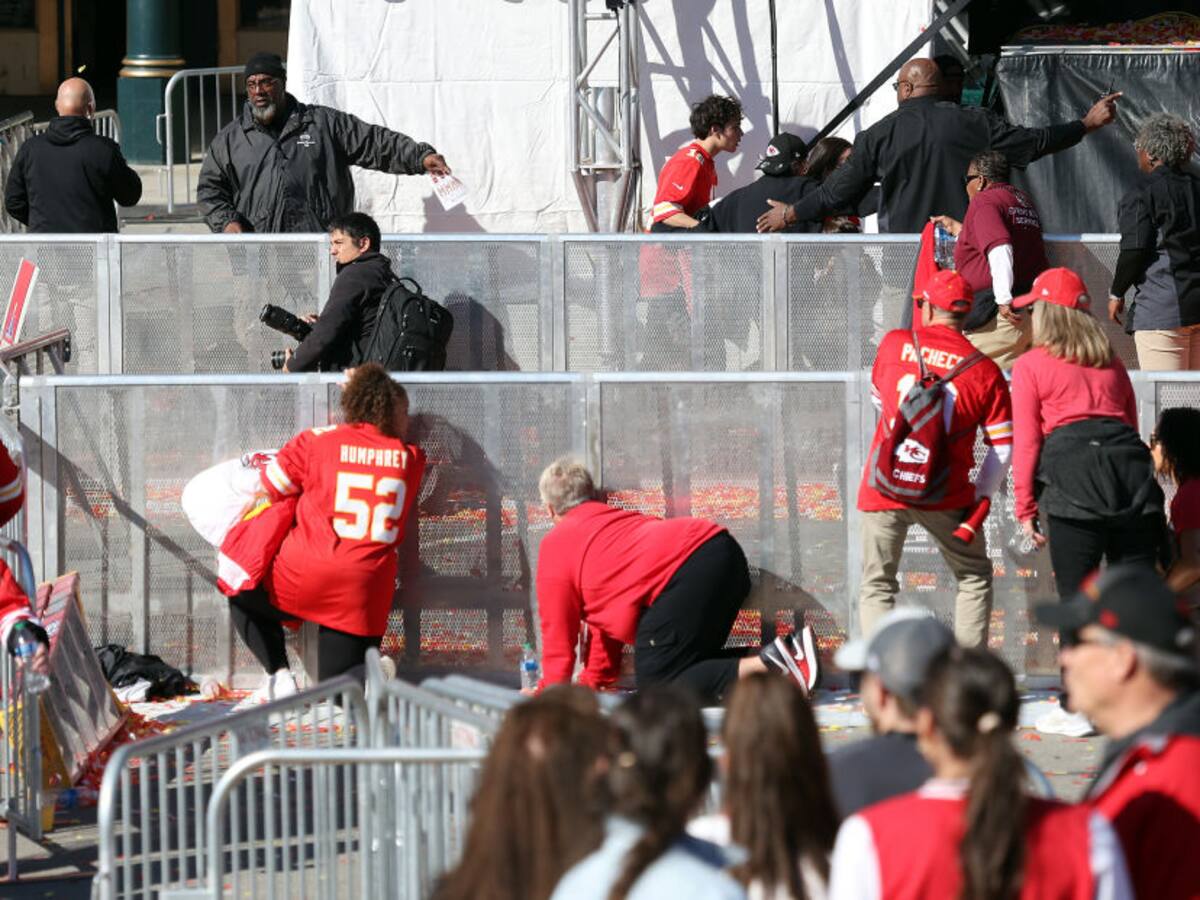 Dos hombres fueron acusados de asesinato por tiroteo en desfile del Super Bowl