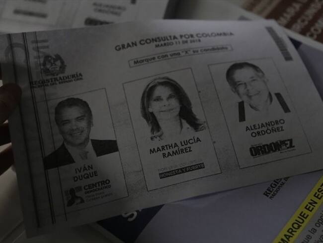 Precandidatos presidenciales y gobierno denuncian falta de transparencia electoral