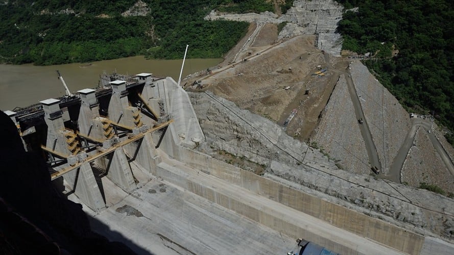 El nivel del embalse solo ha subido un metro pero se necesitan 17 para que el vertedero pueda operar nuevamente. Foto: Colprensa