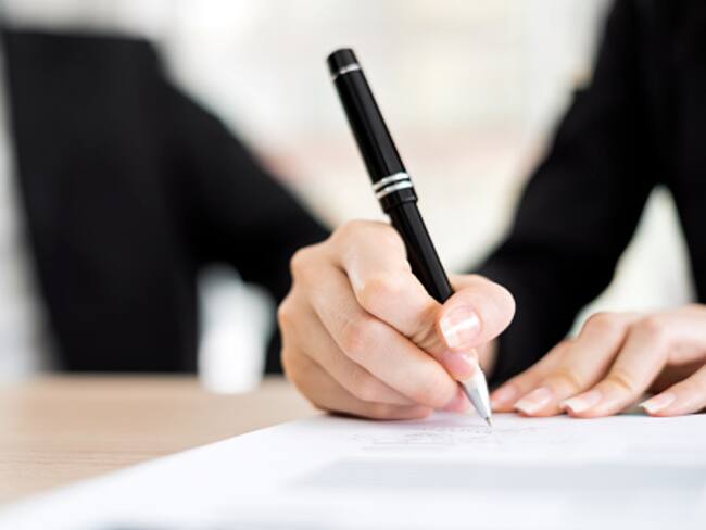 Entrevista en La W de Ramiro Bejarano y Jaime Lombana sobre la cláusula Petro.