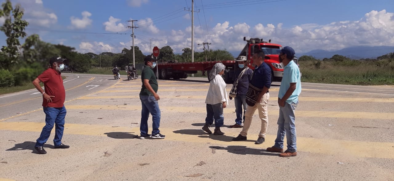 En Aracataca protestan por la construcción de la doble calzada. Foto: Prensa estratégica