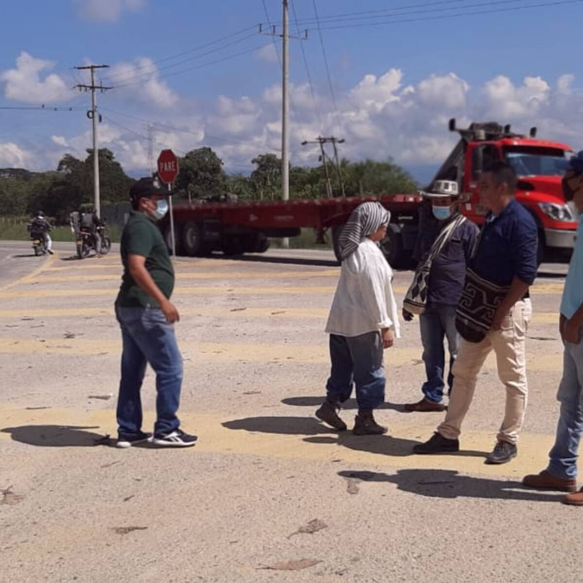 En Aracataca protestan por la construcción de la doble calzada